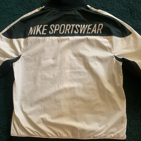 Green and white Nike sportswear windbreaker - Picture 2 of 3